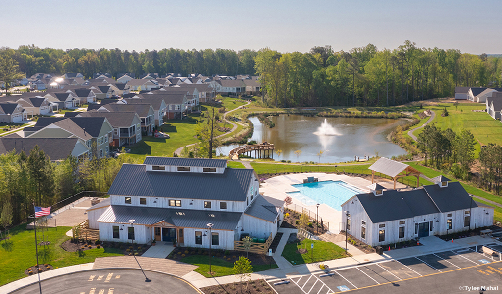 Aerial view of the Chickahominy Clubhouse, outdoor pool, and surrounding homes. 