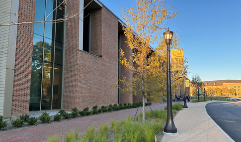 Students gather at the front entrance of the new W&M Performing Arts Center.